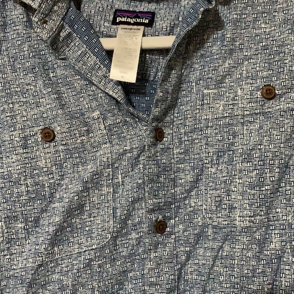 Men’s Patagonia Shirt - Picture 3 of 4